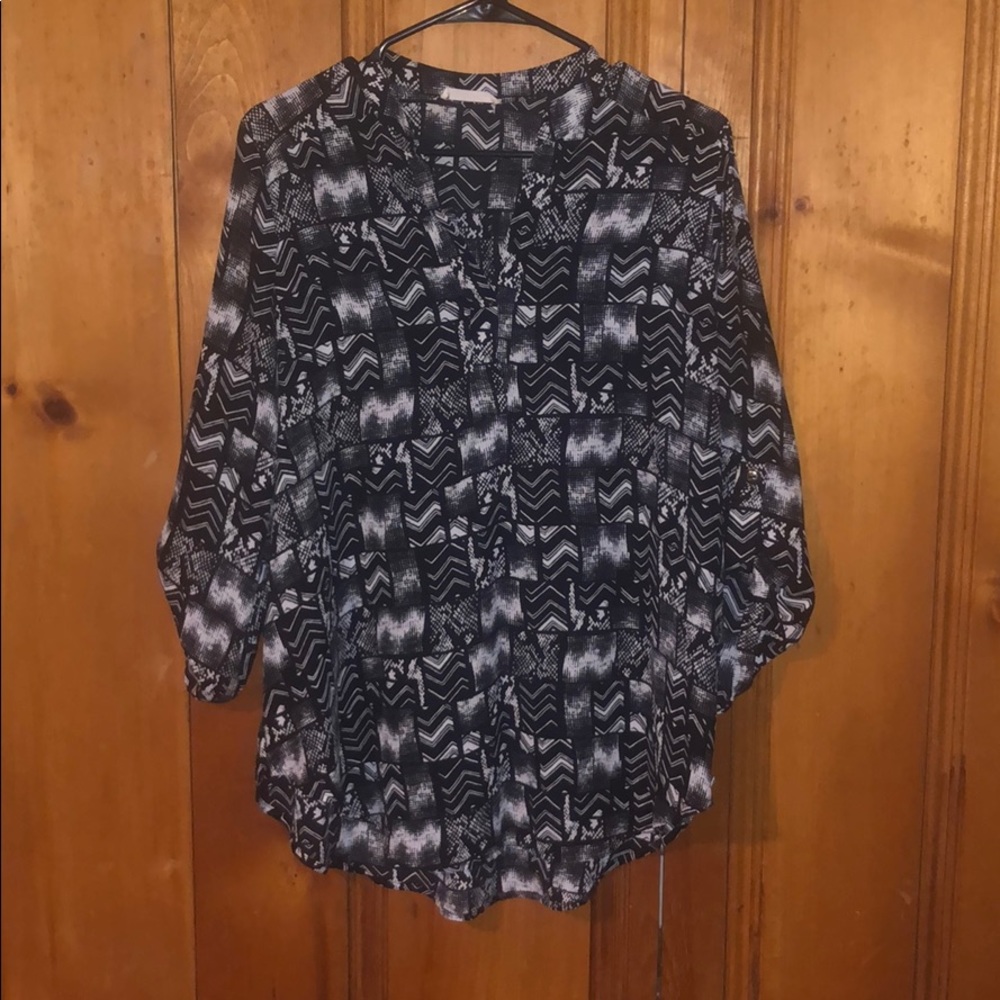 3/4 sleeve black and white blouse